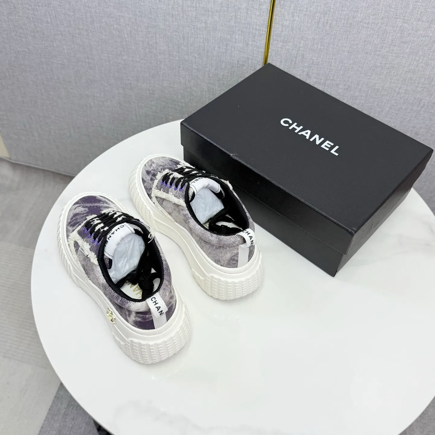 💕💕Factory direct selling price p640💕💕 Chanel Panda Shoes! 2025 counter's top casual sports shoes, this classic design; the upper is in the style of electric embroidery with various techniques; the outsole is fashionable and sporty; the unusual inclusion of a variety of color matching elements... The diversified mix and match is very good-looking and versatile, and can be used for leisure, fashion, sports, and outdoor... ꫛꫀꪝ Go➫ Materials: ❶Upper made of: original imported first-layer silk cowhide + original version waterproof cloth + original first-layer cowhide ❷Inner lining: Original Yangli+wang ❸ Outsole based on: Original TPU combination outsole Counter boutique packaging complete set for women 35–41